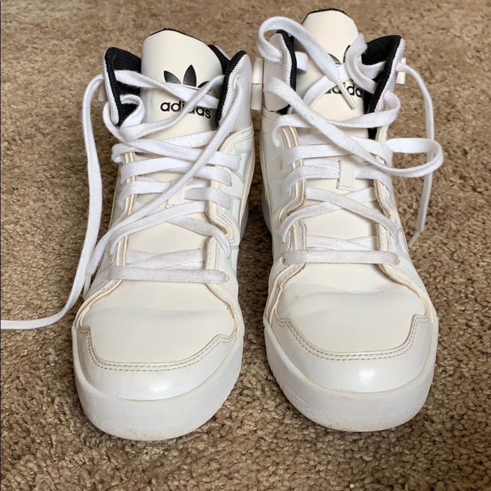 Adidas sneakers size M 6.5/ W 7.5